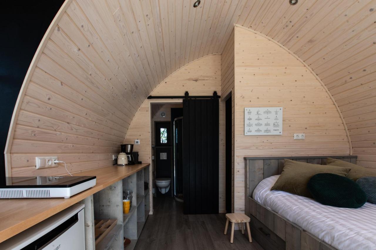 Pod Huisje Met Hottub ด็อคคุม ภายนอก รูปภาพ