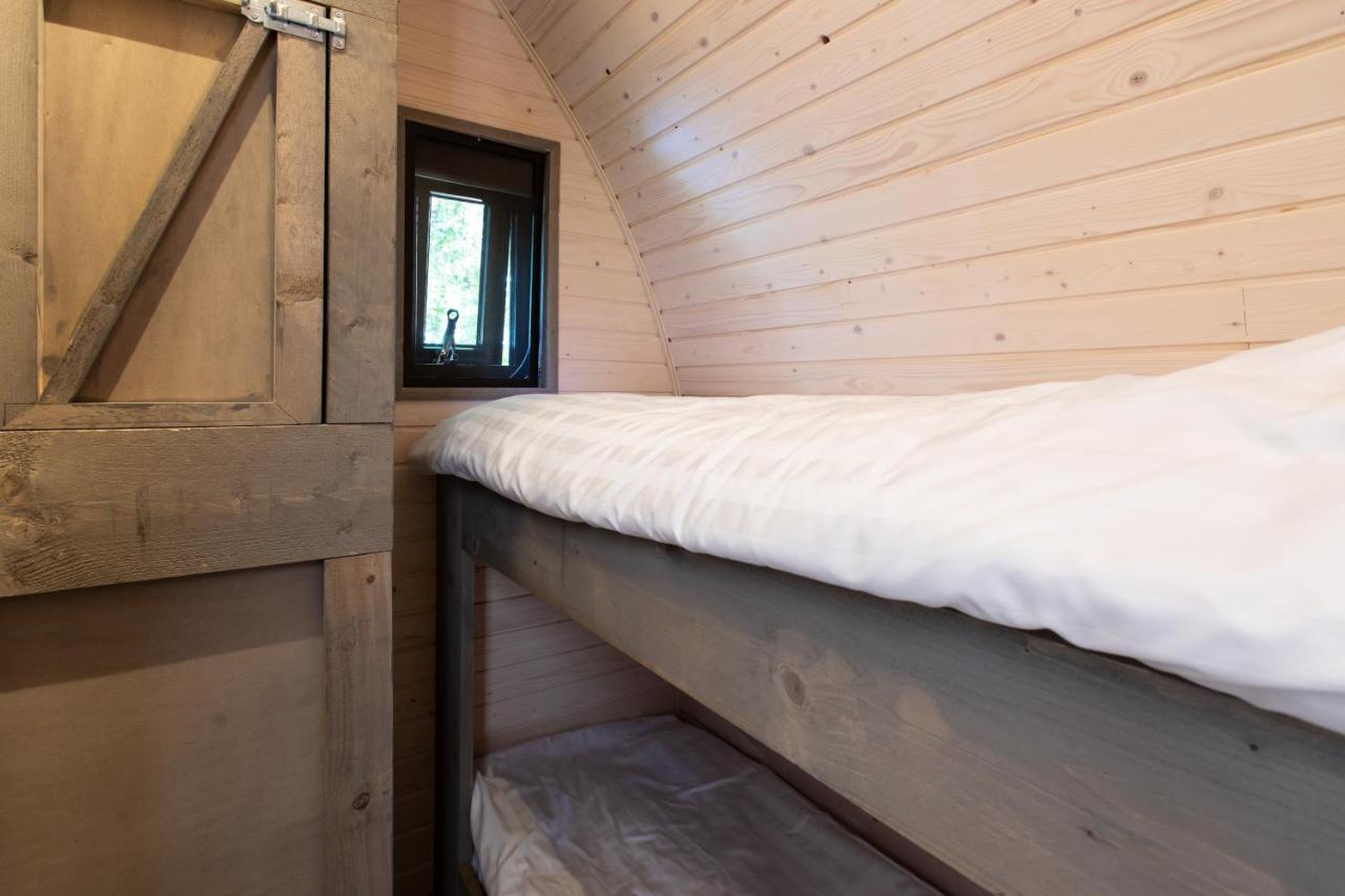 Pod Huisje Met Hottub ด็อคคุม ภายนอก รูปภาพ