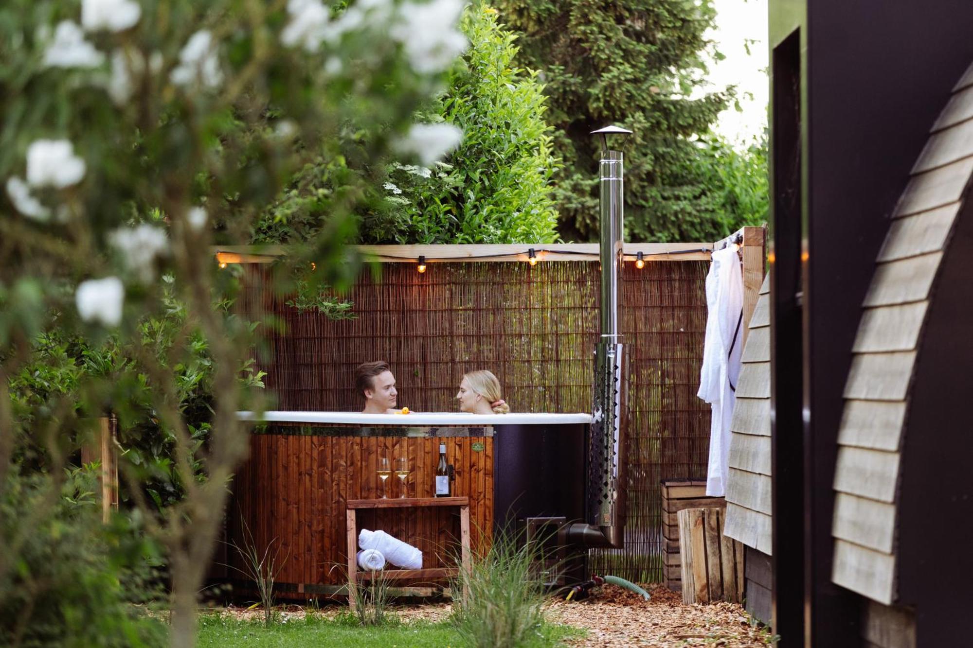 Pod Huisje Met Hottub ด็อคคุม ภายนอก รูปภาพ